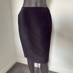 🤠 Danier Genuine Leather Skirt | Asymmetrical Hem | Made in Canada | Size S